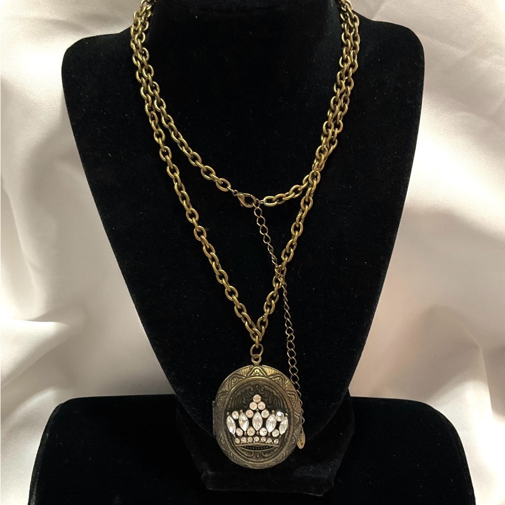 CLM Oval Locket with Rhinestone Crown Front - Picture 8 of 9